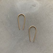 Load image into Gallery viewer, Big Horseshoe Earrings