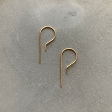 Load image into Gallery viewer, P shape open hoop Earrings
