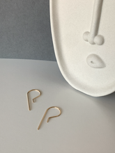 Load image into Gallery viewer, P shape open hoop Earrings