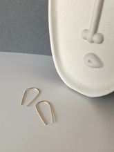 Load image into Gallery viewer, Big Horseshoe Earrings