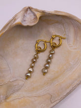 Load image into Gallery viewer, Fresh Water Pearls Hoop Earrings
